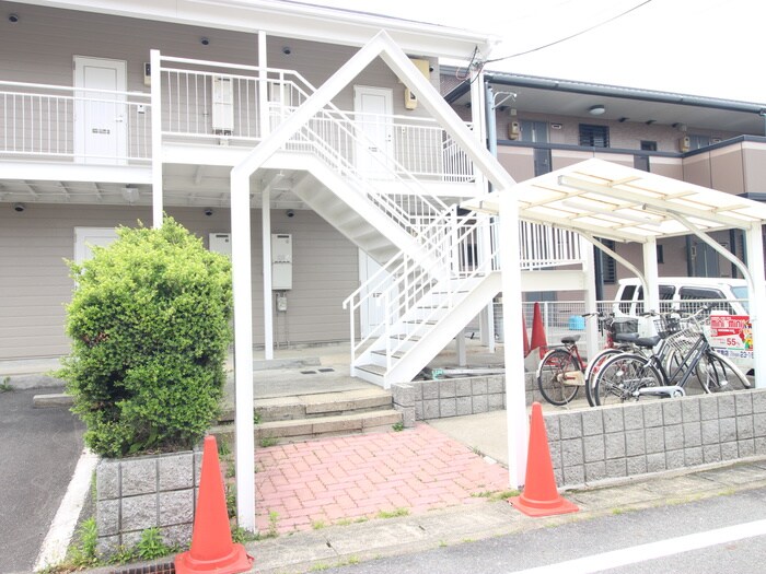 物件外観写真3　(エントランス部分)