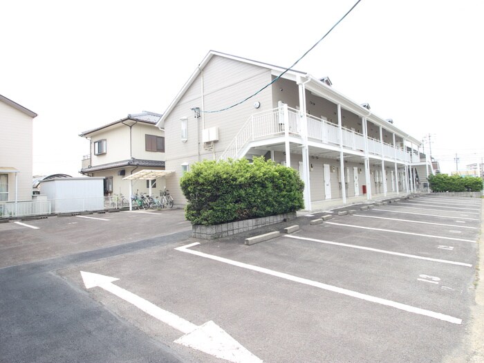 物件外観写真5　(駐車場)