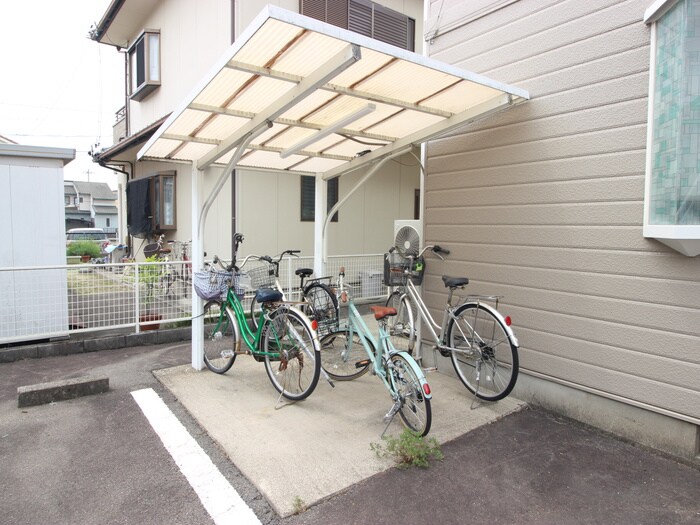 物件外観写真6　(駐輪場)