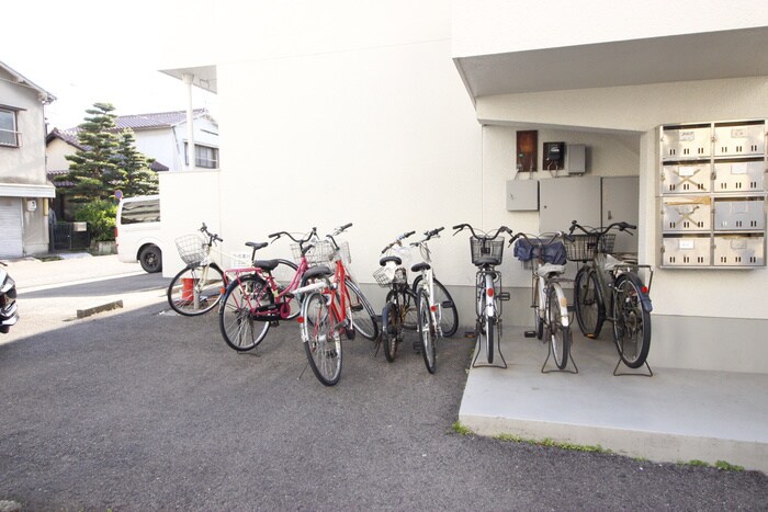 物件外観写真3　(駐輪場)