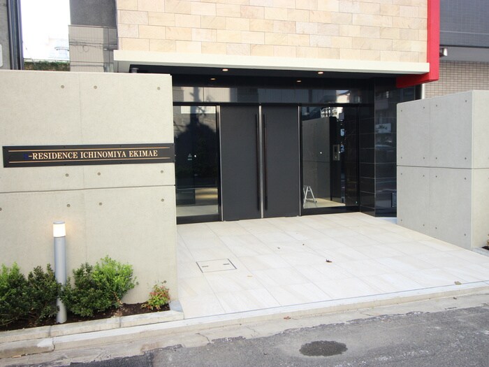 物件外観写真3　(エントランス部分)