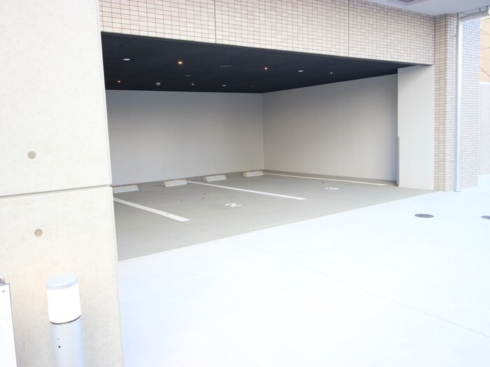 物件外観写真5　(駐車場)