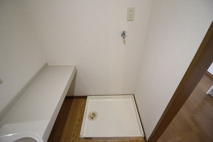 物件内観写真12　(洗濯機置場)