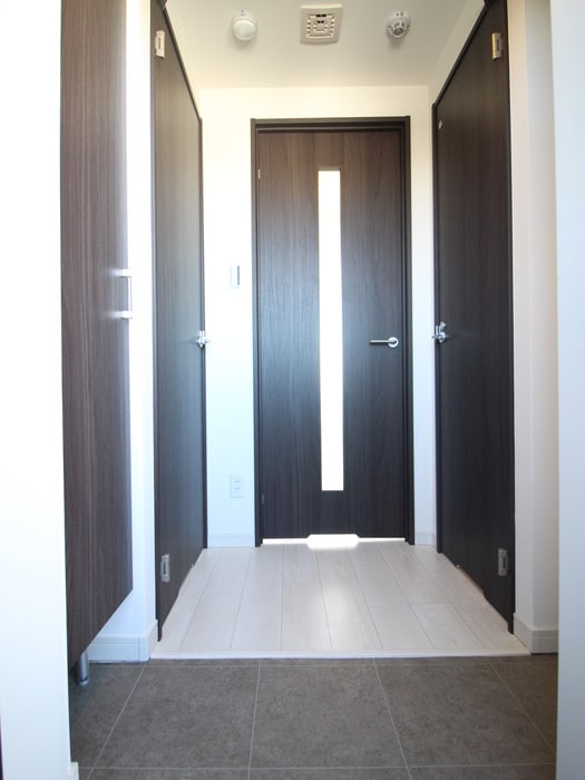 物件内観写真9　(玄関)