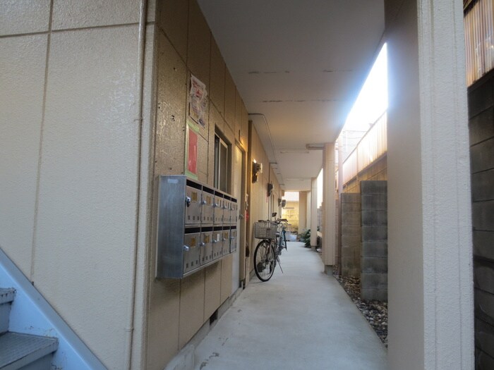 物件外観写真3　(エントランス部分)