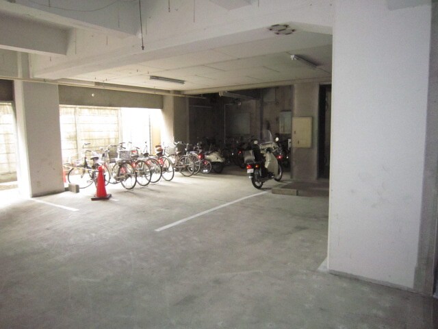 物件外観写真3　(駐車場)