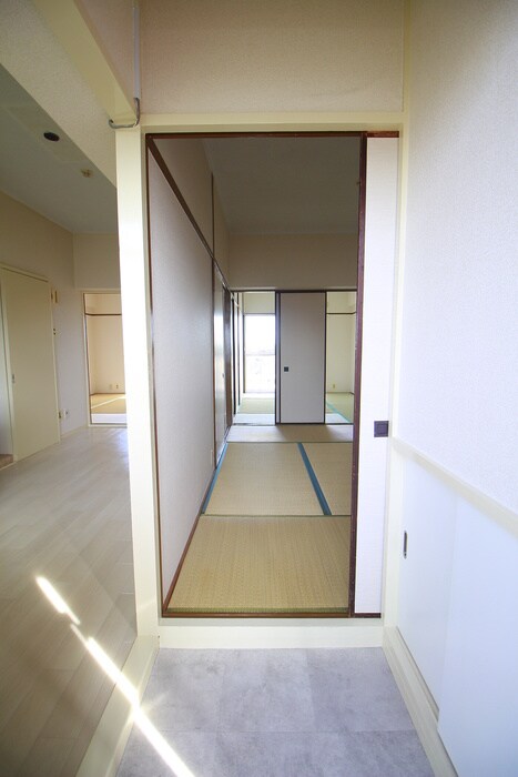 物件内観写真18　(玄関)