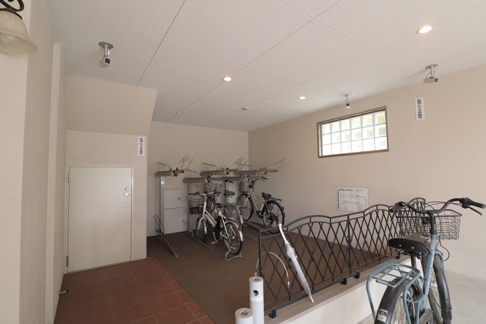 物件外観写真2　(駐輪場)