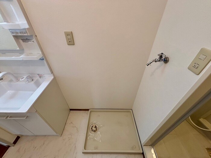 物件内観写真18　(洗濯機置場)