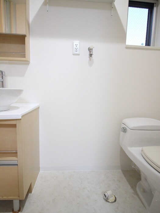 物件内観写真12　(洗濯機置場)