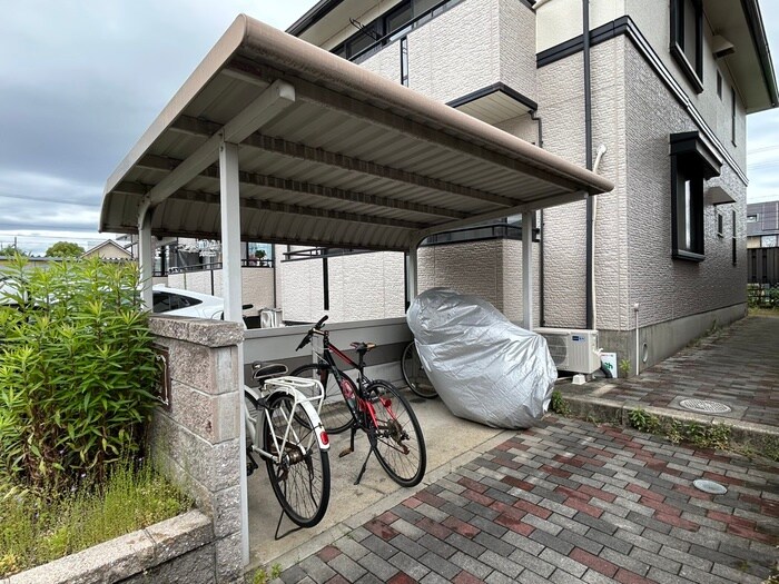 物件外観写真5　(駐輪場)