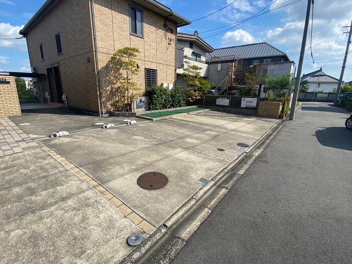 物件外観写真5　(駐車場)