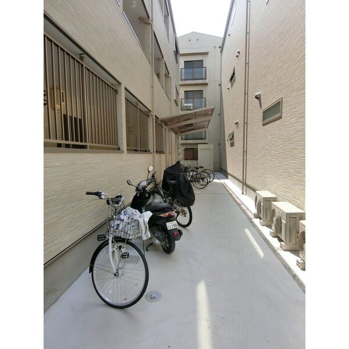 物件外観写真4　(駐輪場)