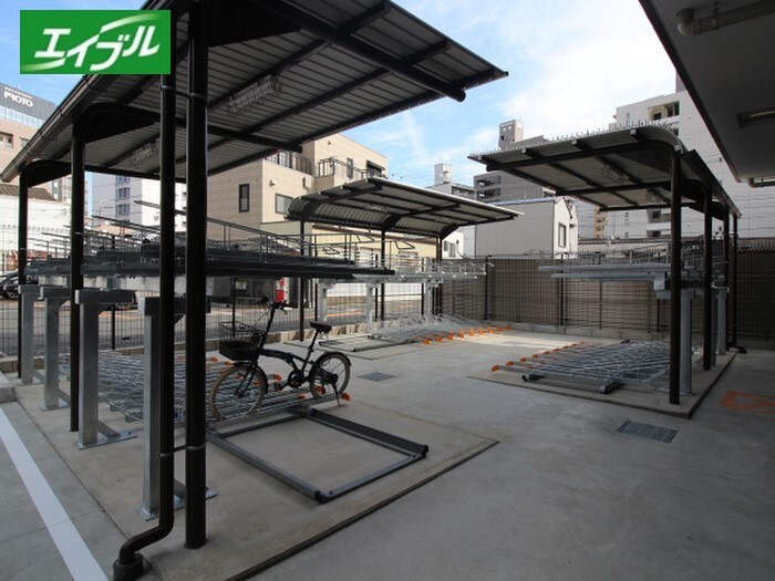 物件外観写真3　(駐輪場)