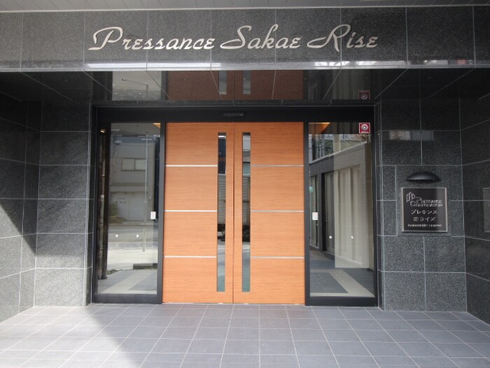 物件外観写真5　(エントランス部分)