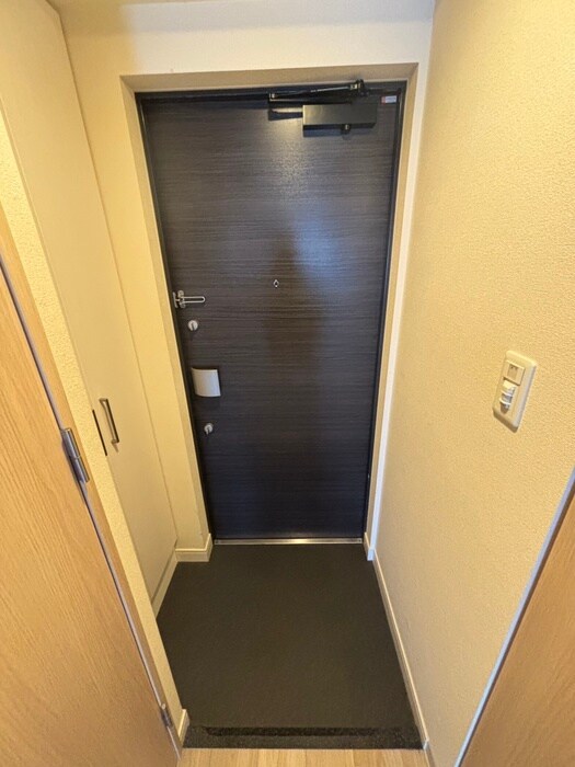 物件内観写真18　(玄関)