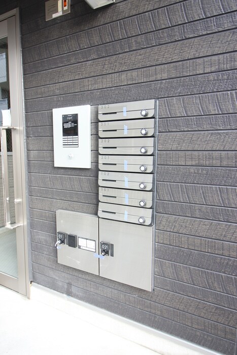 物件外観写真2　(エントランス部分)