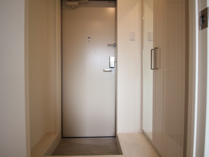 物件内観写真17　(玄関)
