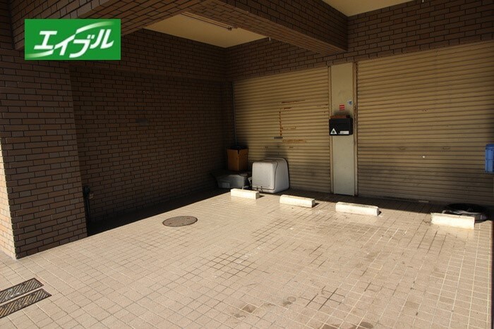 物件外観写真3　(駐車場)