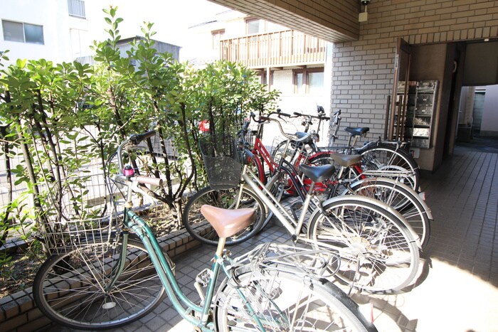 物件外観写真4　(駐輪場)