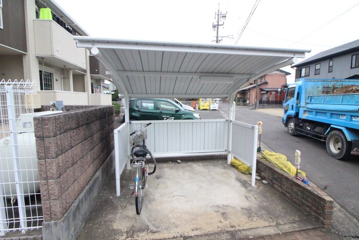 物件外観写真5　(駐輪場)