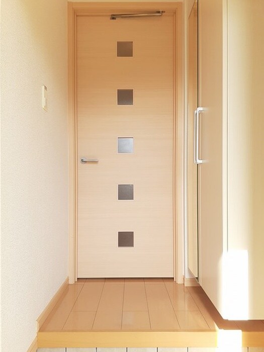 物件内観写真10　(玄関)