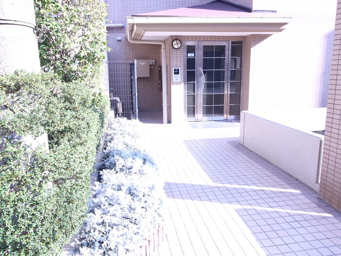 物件外観写真5　(エントランス部分)