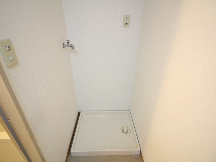 物件内観写真14　(洗濯機置場)