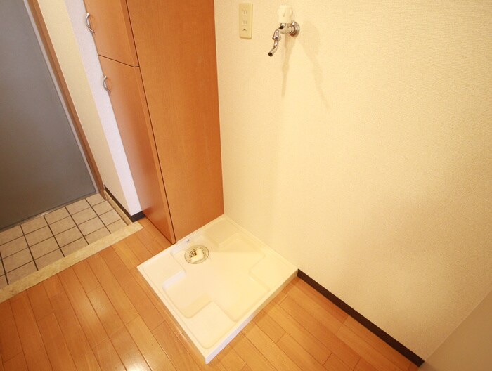 物件内観写真17　(洗濯機置場)