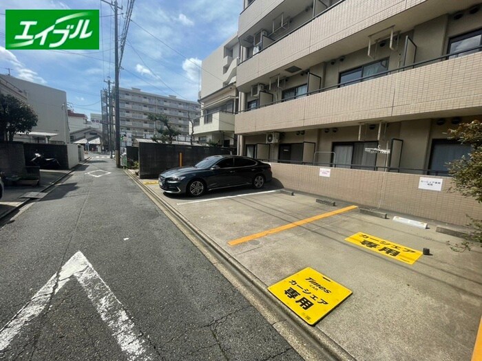 物件外観写真2　(駐車場)