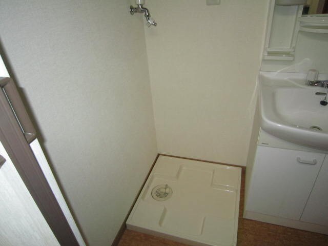 物件内観写真7　(洗濯機置場)