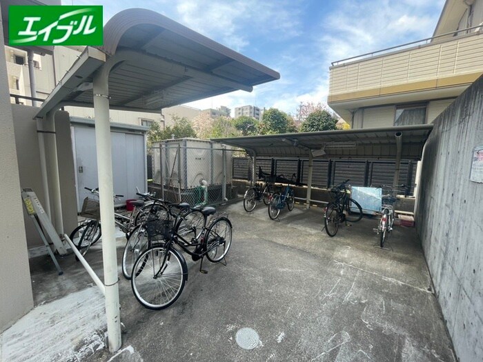 物件外観写真3　(駐輪場)
