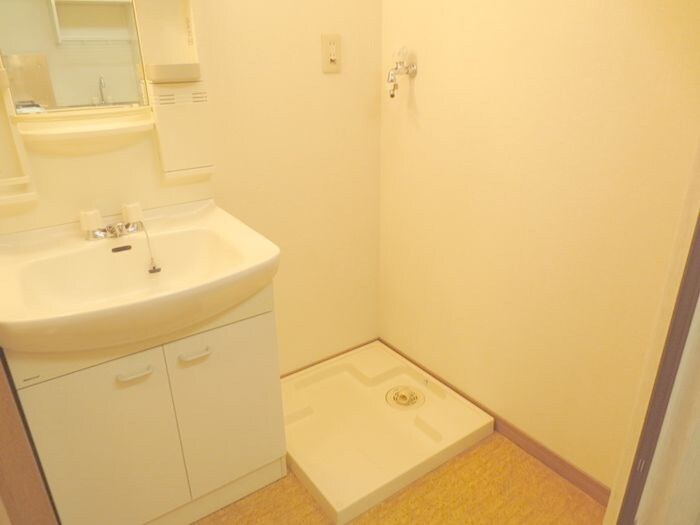 物件内観写真12　(洗濯機置場)