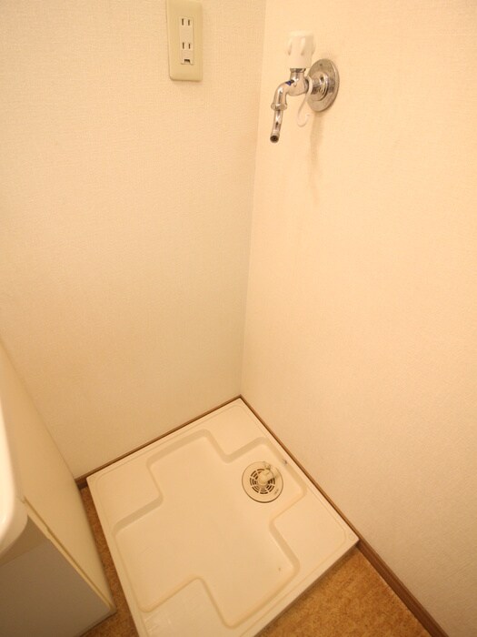 物件内観写真14　(洗濯機置場)