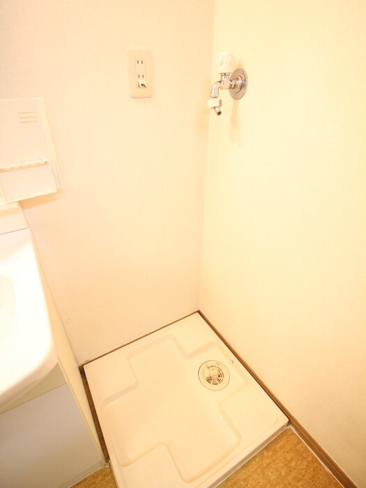 物件内観写真14　(洗濯機置場)