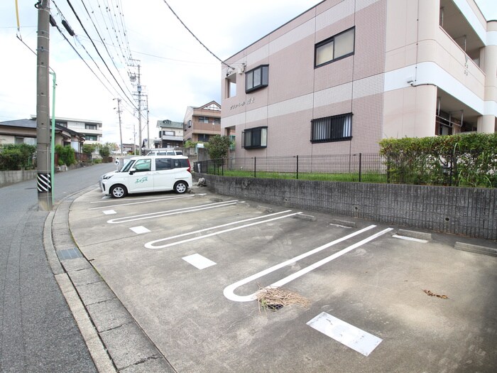 物件外観写真3　(駐車場)