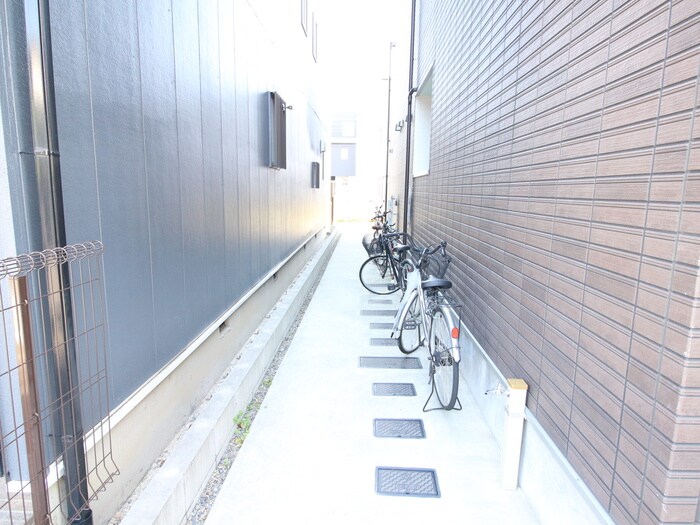 物件外観写真4　(駐輪場)
