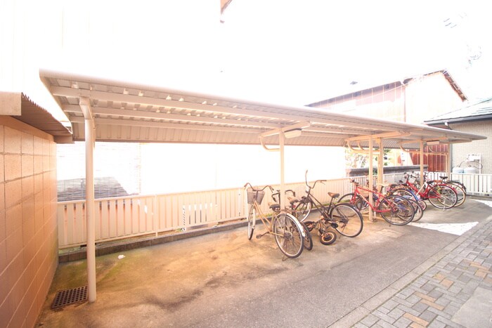 物件外観写真5　(駐輪場)