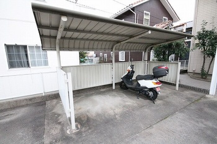 物件外観写真2　(駐輪場)