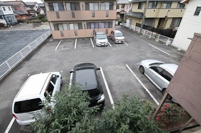 物件外観写真3　(駐車場)