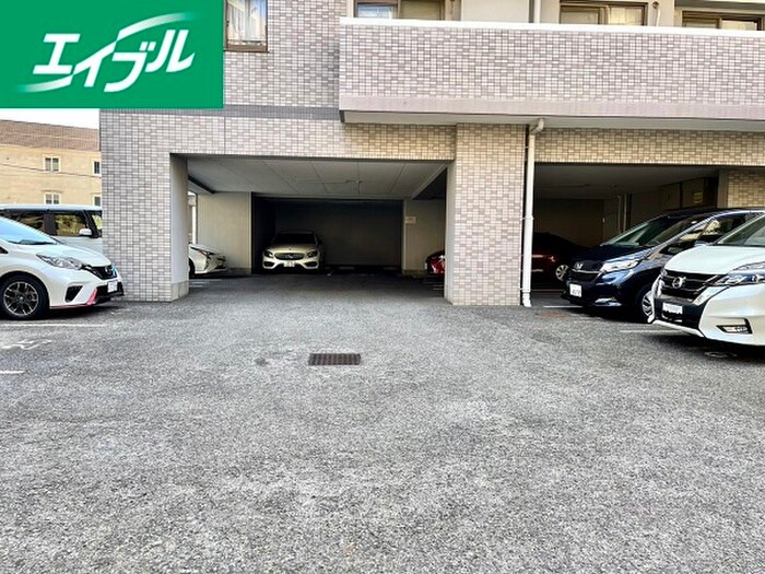 物件外観写真5　(駐車場)