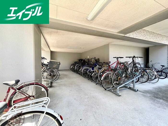 物件外観写真6　(駐輪場)