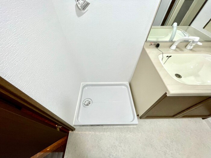 物件内観写真16　(洗濯機置場)