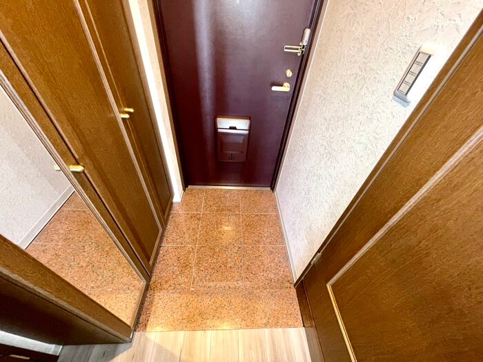 物件内観写真18　(玄関)