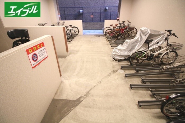 物件外観写真3　(駐輪場)