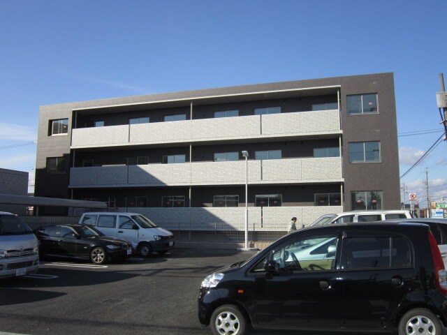 物件外観写真2　(駐車場)