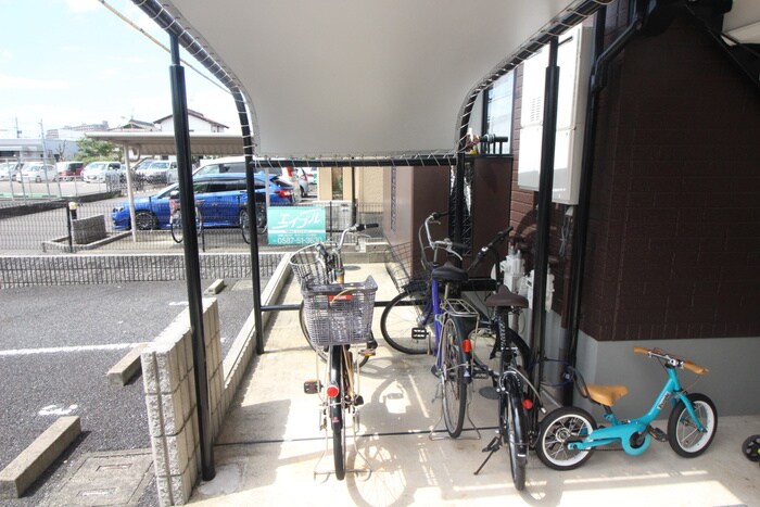 物件外観写真4　(駐輪場)