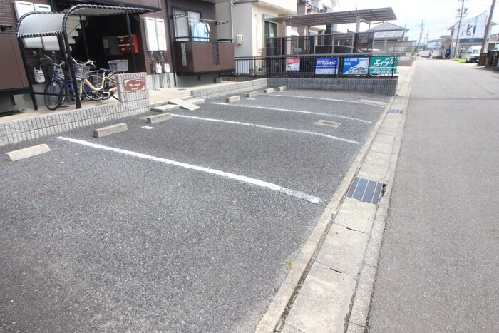 物件外観写真5　(駐車場)