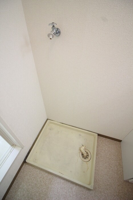 物件内観写真16　(洗濯機置場)