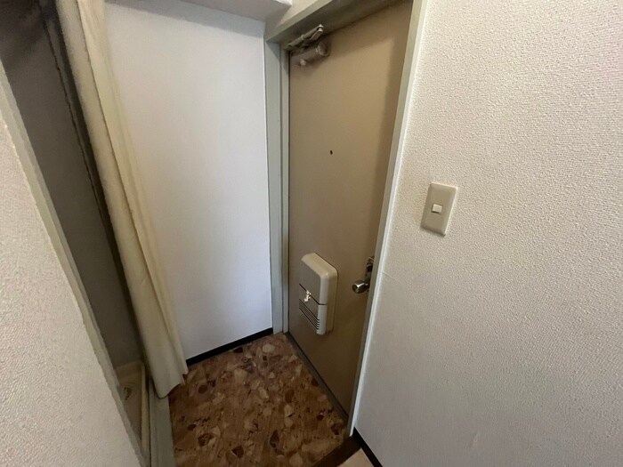 物件内観写真13　(玄関)